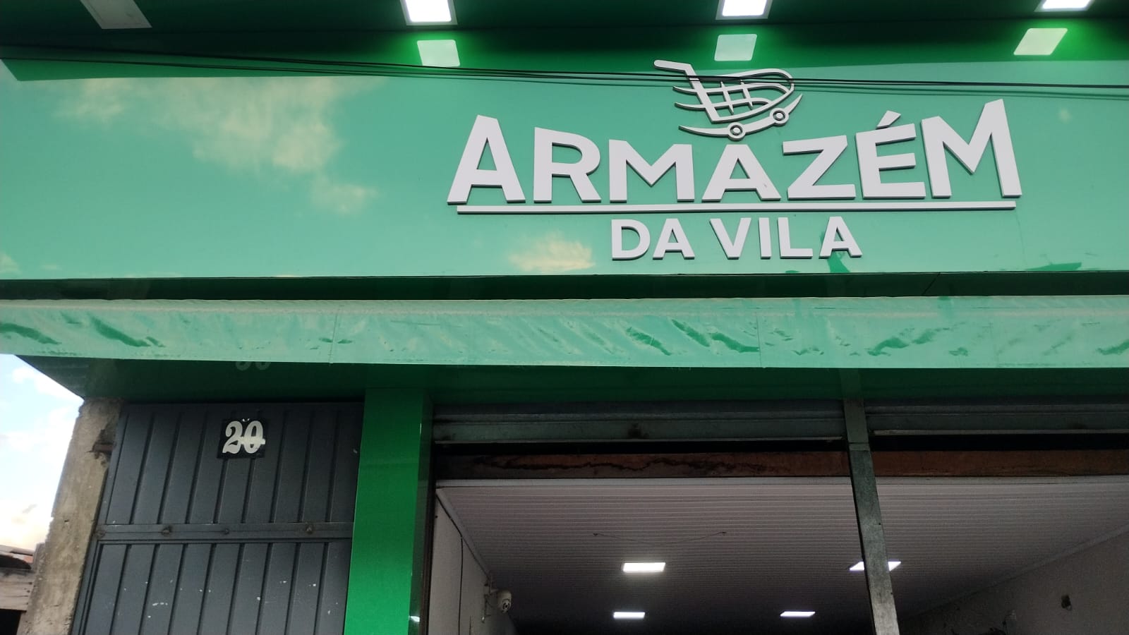 Fachada comercial em ACM